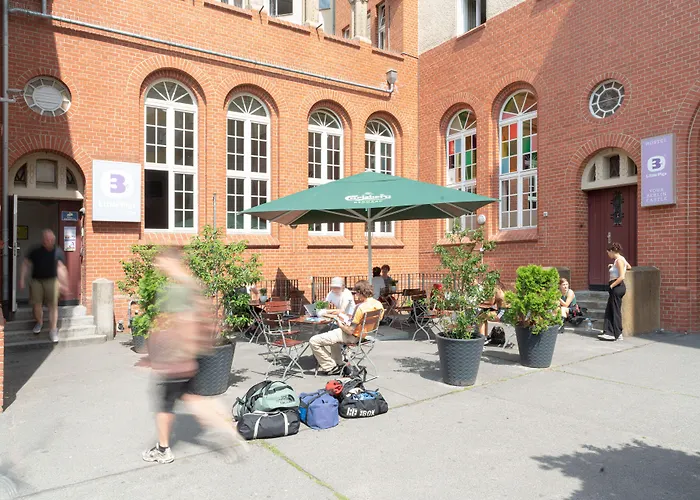 Three Little Pigs Hostel - Your Berlin Castle